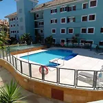Daire Charming 3 Bedroom In Puerto Sotogrande *