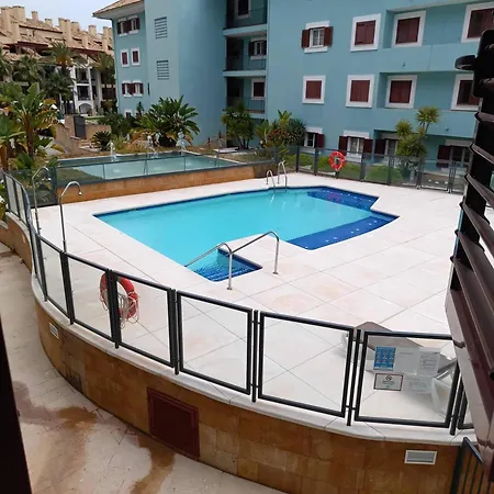 Charming 3 Bedroom In Puerto Sotogrande Appartamento